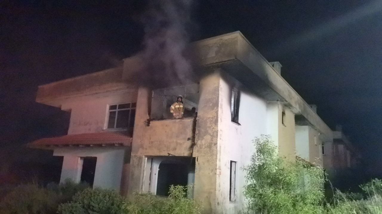 Metruk bina alevlere teslim oldu