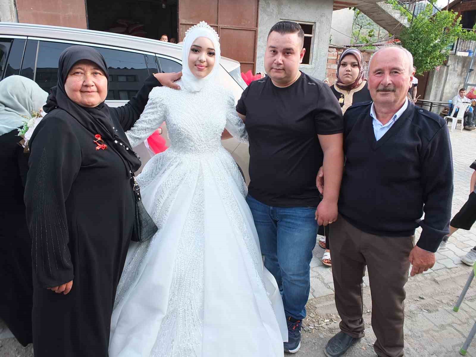Burhaniye’de Cezayirli geline Türk usulü düğün