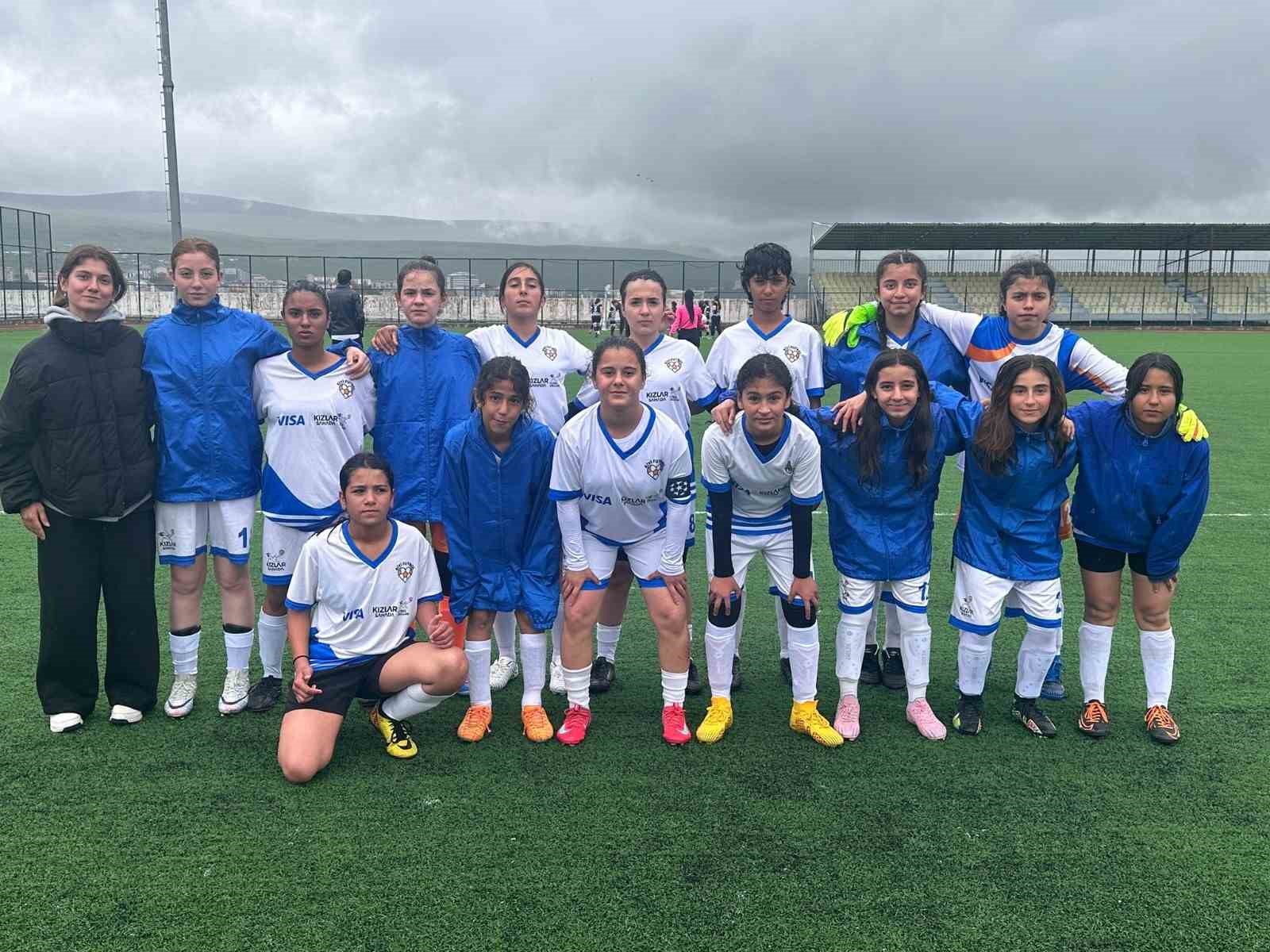 Erzincanlı kadın futbolcular Ardahan yolcusu