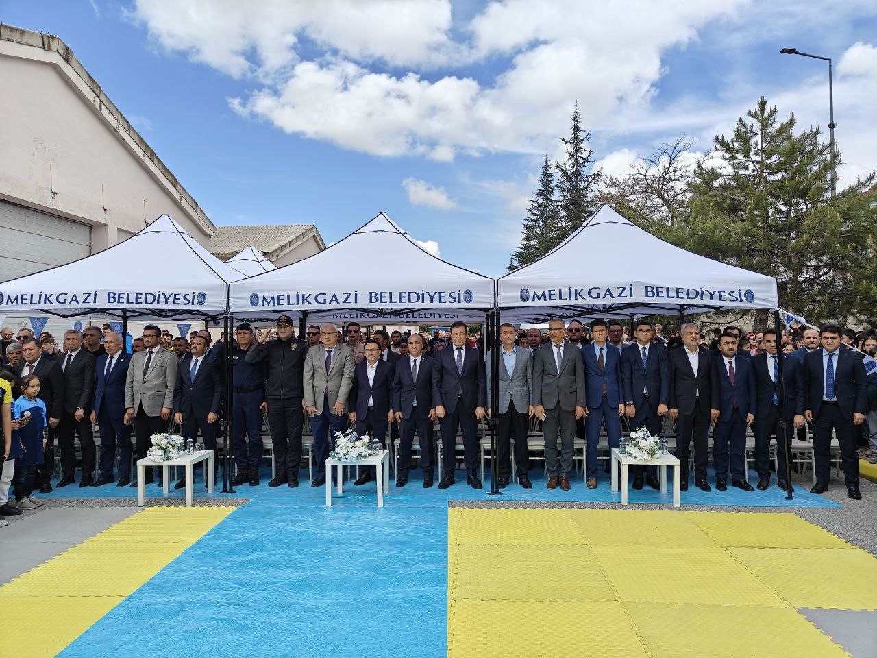 Vali &Ccedil;i&ccedil;ek: "ERVA Spor Okullarını şeref meselemiz yaptık"
