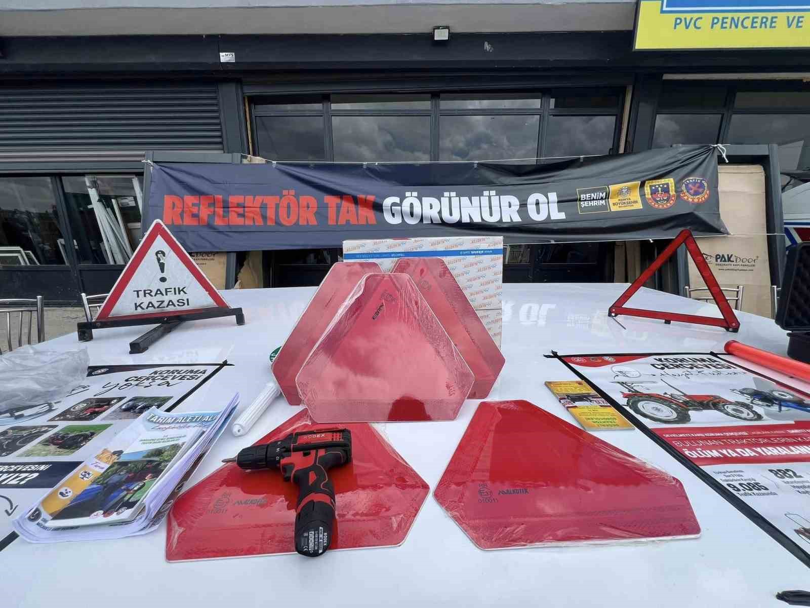 Bozkır’da çiftçilere reflektör dağıtıldı