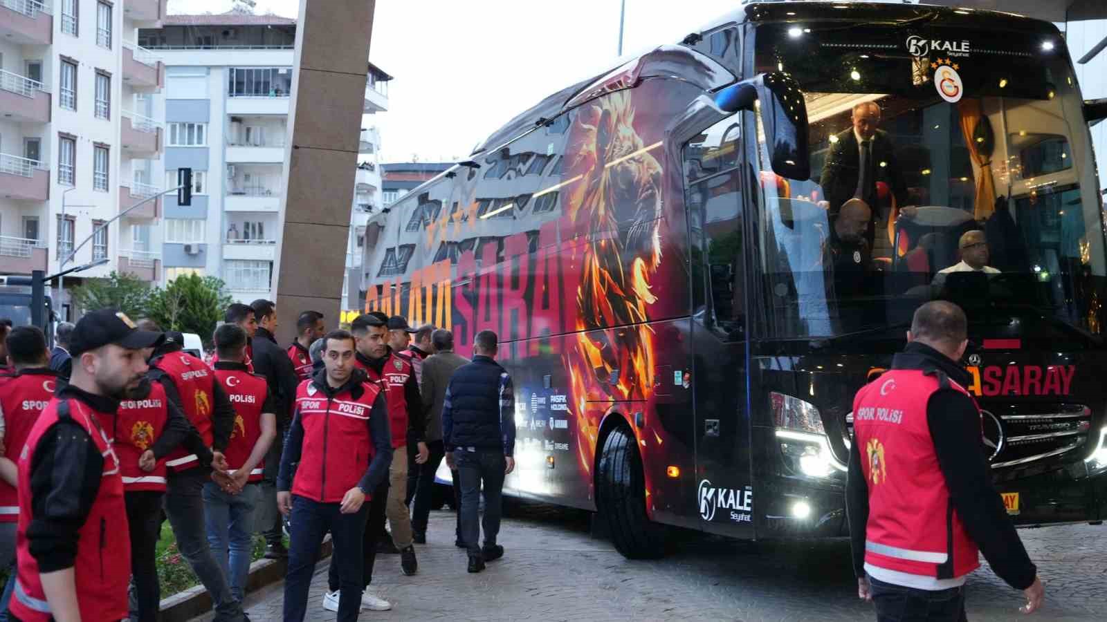 Galatasaray, Gaziantep’te coşkuyla karşılandı