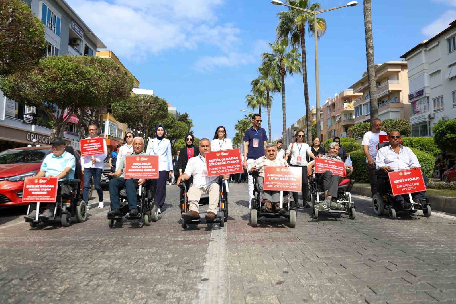 Alanya’da engelsiz halk plajı hizmete açıldı