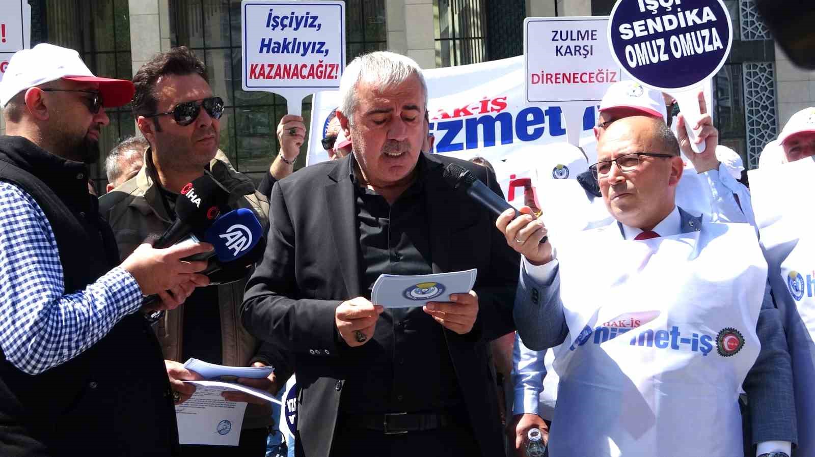 Hizmet-İş Sendikası’ndan Kütahya Belediyesi önünde tepki: "İş barışını bozan uygulamalara son verin"