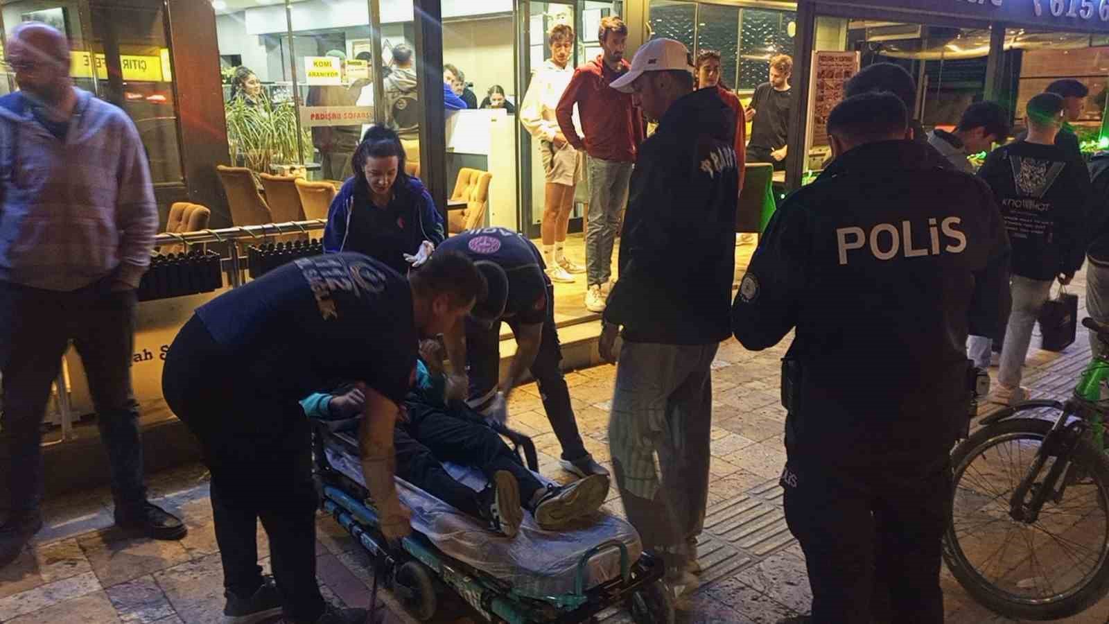 Kaldırımda hız kazaya neden oldu; 16 yaşındaki &ccedil;ocuk ağaca &ccedil;arptı
