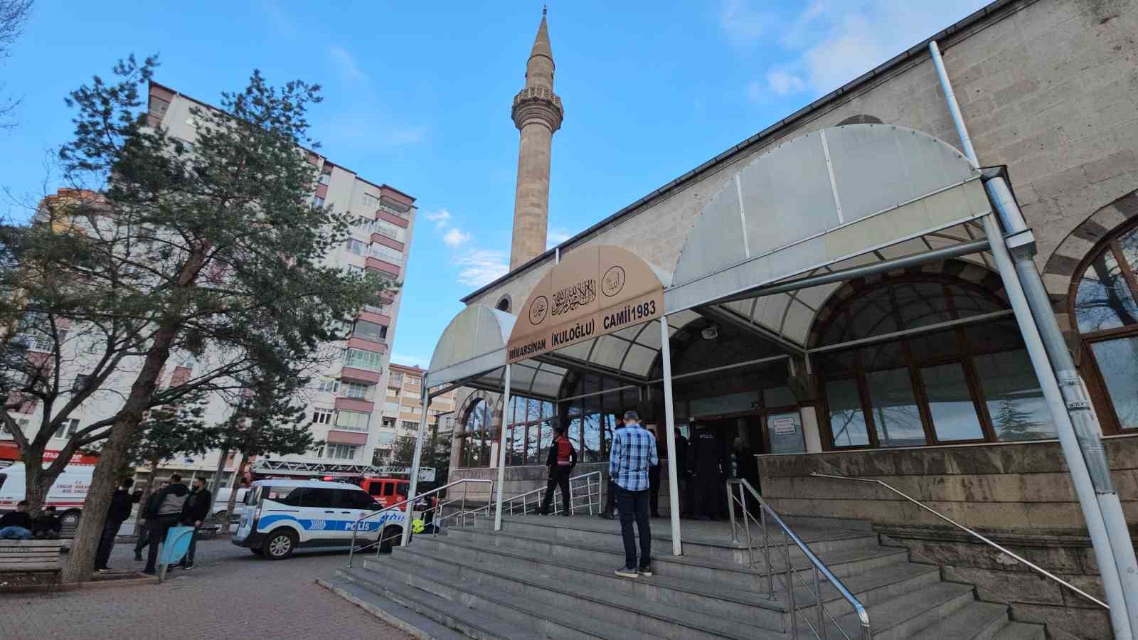 Minareden intihar girişimini polis engelledi
