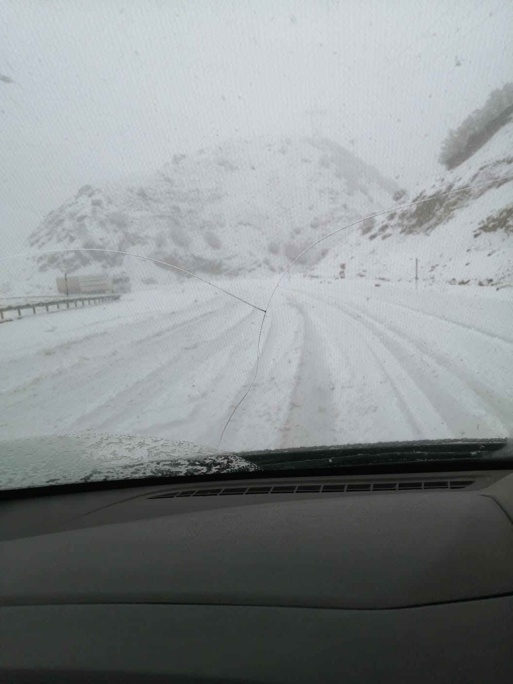 Bingöl’de mayıs ortasında kar sürprizi: Araçlar yolda kaldı