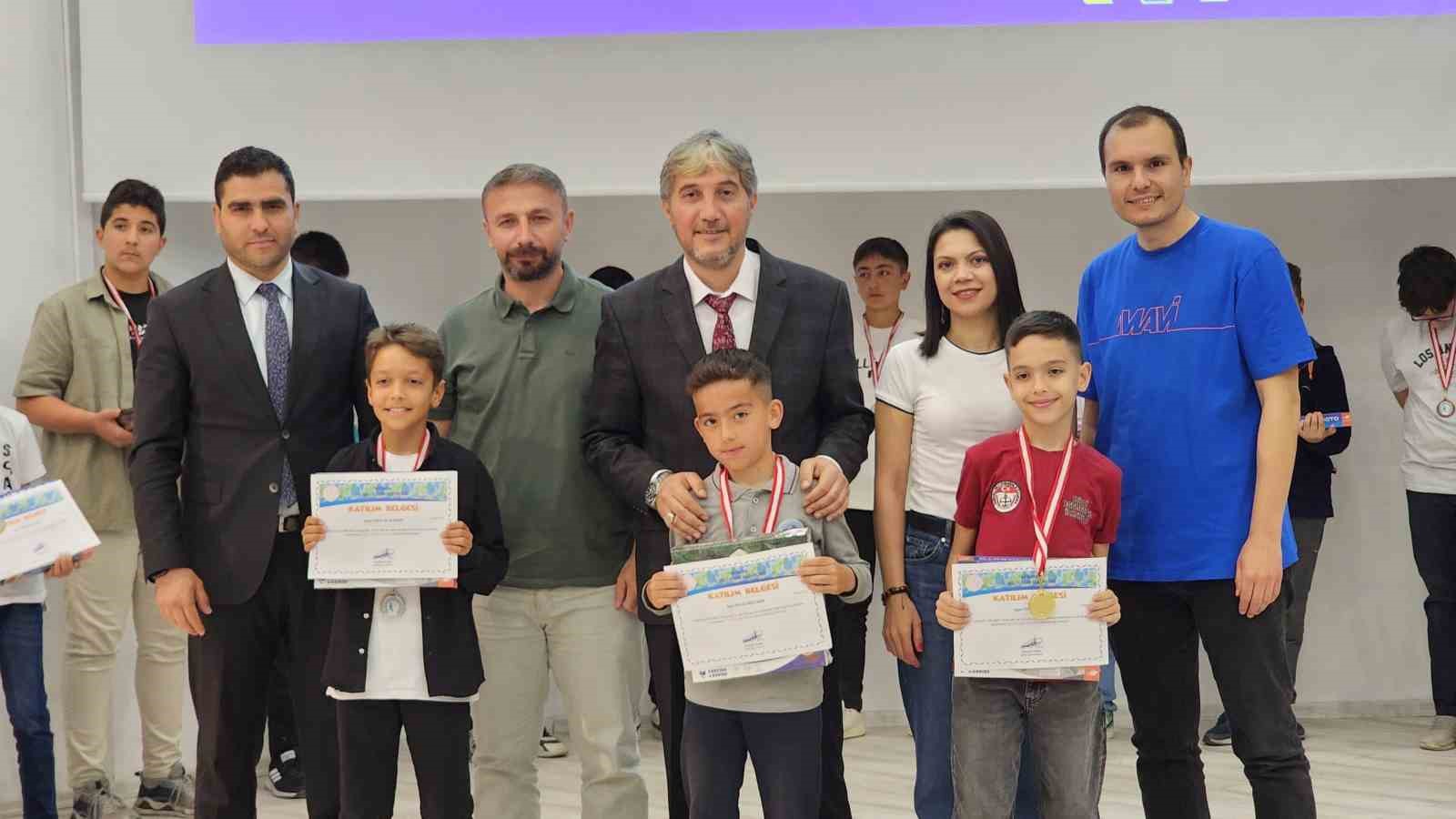 K&uuml;tahya&rsquo;da akıl ve zeka oyunları il turnuvası &ouml;d&uuml;l t&ouml;reni
