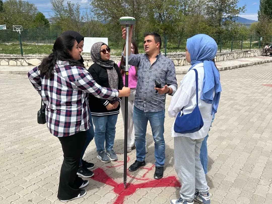 Hisarcık MYO’da "Ölçme Aletlerinin Kullanımı ve Drone ile Harita Uygulaması" konulu konferans