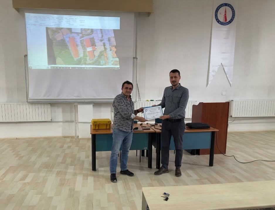 Hisarcık MYO&rsquo;da "&Ouml;l&ccedil;me Aletlerinin Kullanımı ve Drone ile Harita Uygulaması" konulu konferans
