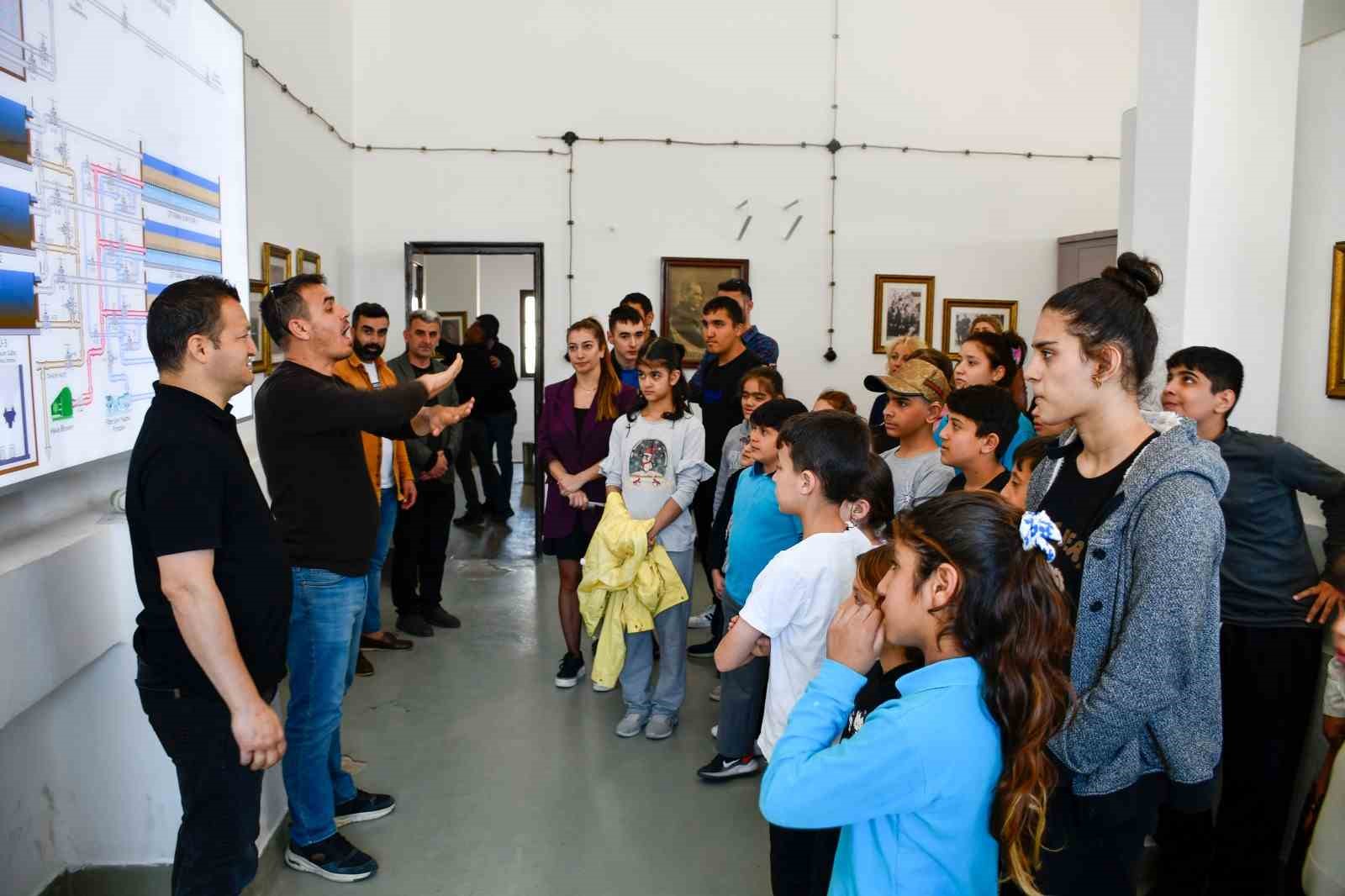 İşitme engelli öğrenciler, MESKİ Filtre Su Müzesi’ni ziyaret etti