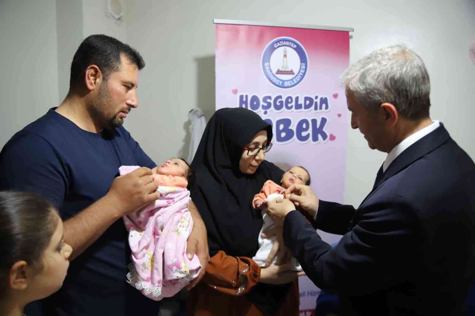 Şahinbey Belediyesi&rsquo;nden ikiz bebek sahibi aileye destek
