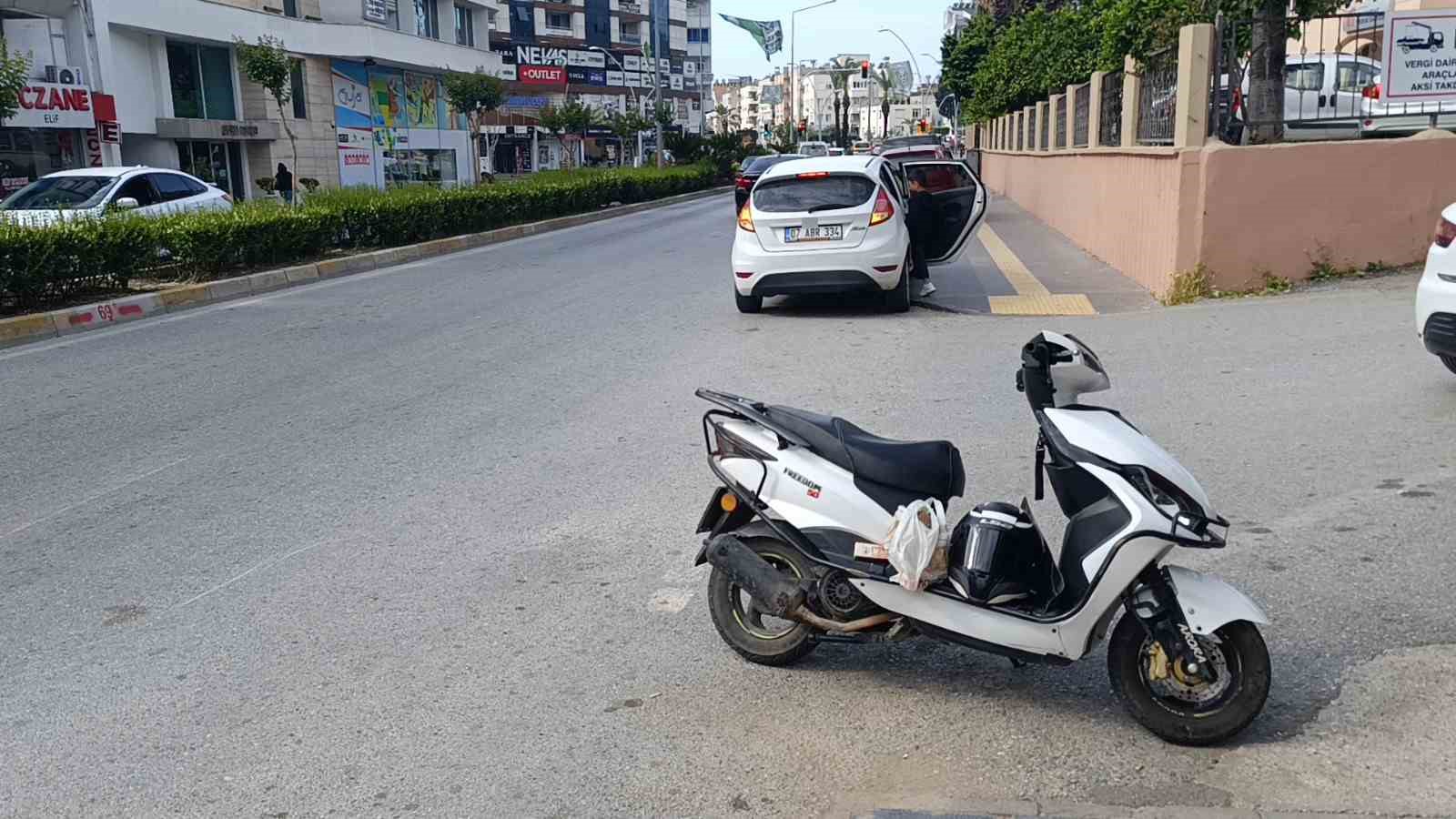 Yaya geçidini kullanmayan çocuğa motosiklet çarptı: 1 yaralı