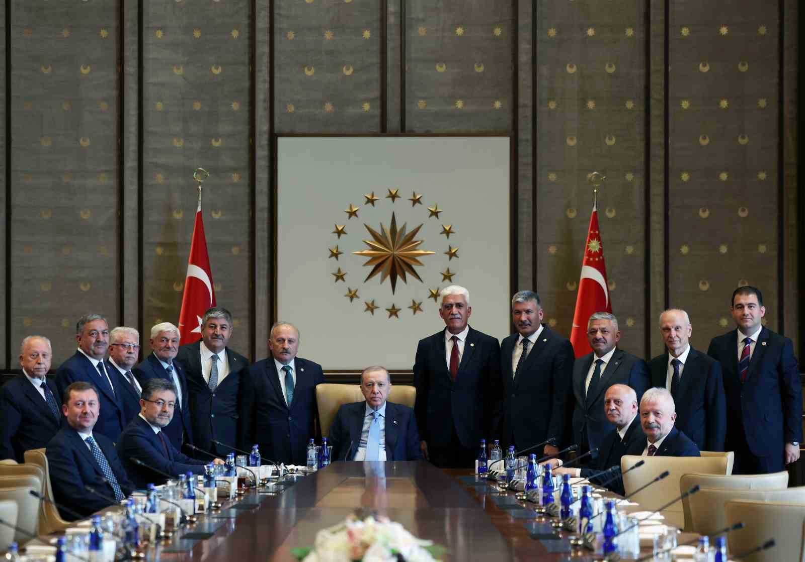 Cumhurbaşkanı Erdoğan’dan Dünya Çiftçiler Günü mesajı: "Çiftçilerimizi asla yalnız bırakmadık"
