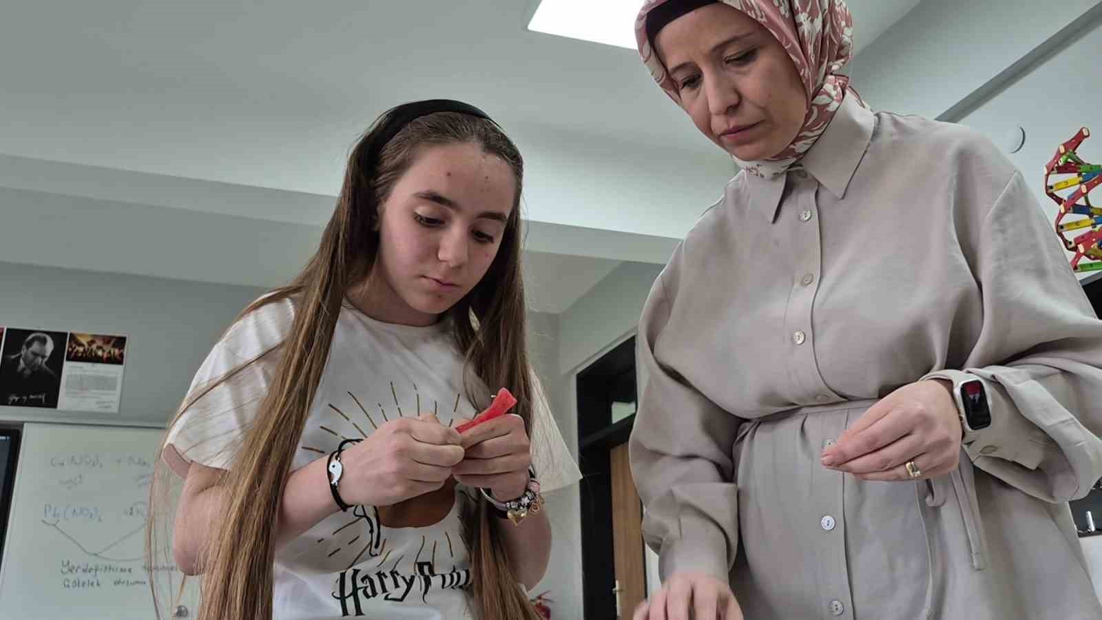 10 yaşındaki Ravza&rsquo;dan kekik &ouml;zl&uuml; biyokumaş
