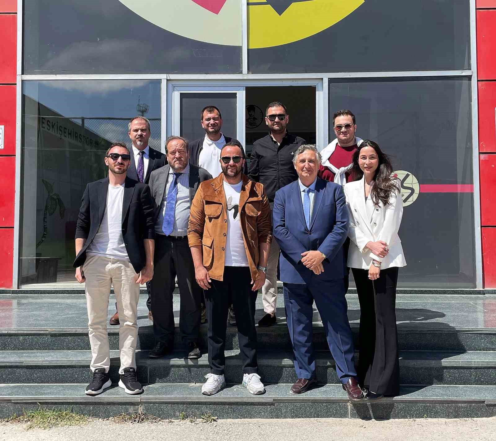 Real Madrid Vakfı&rsquo;ndan Eskişehirspor&rsquo;a ziyaret
