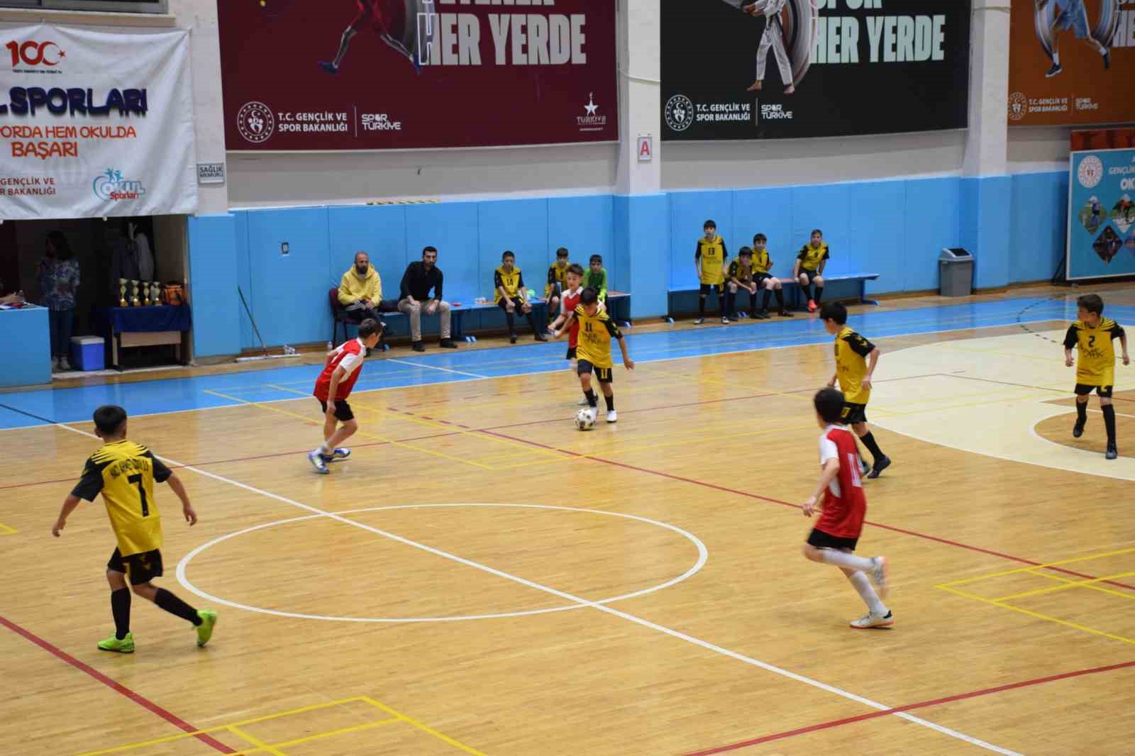 Okul Sporları futsal müsabakaları tamamlandı
