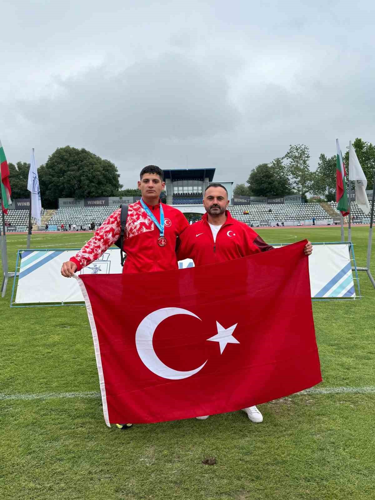 Gülleci Abdülkerim Akdaş, tarih yazdı
