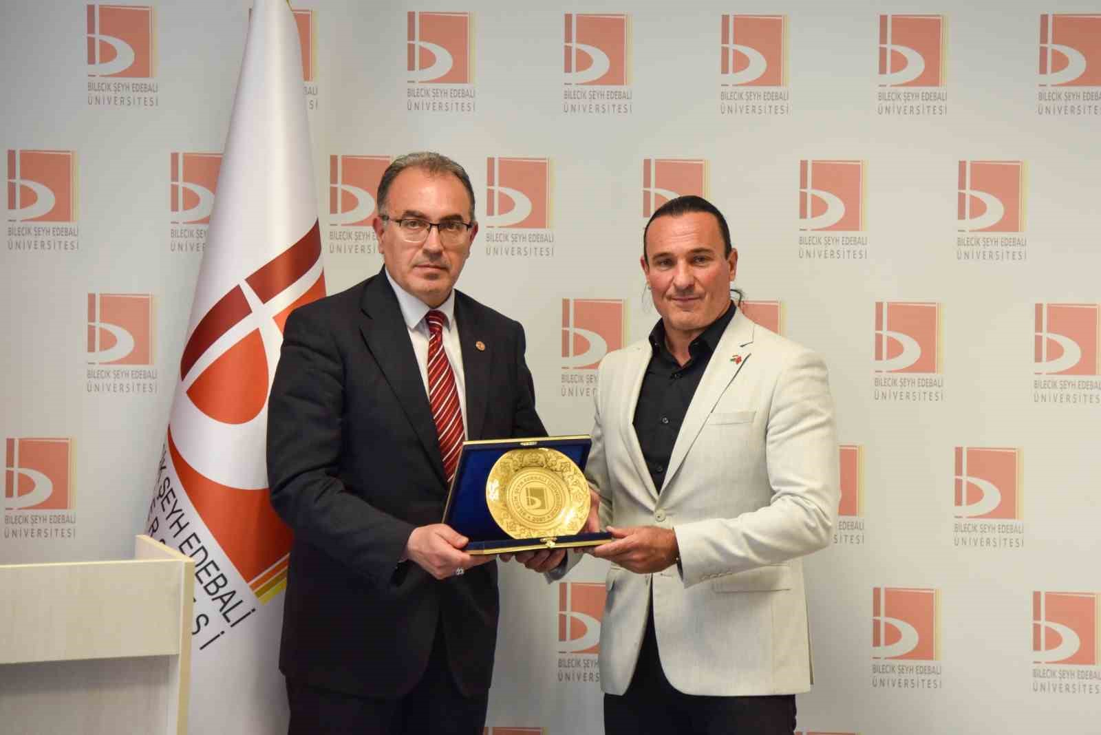 Bilecik’te ’Türk-Macar İlişkileri ve Hun-Türk Kurultayı’ başlıklı konferans gerçekleşti