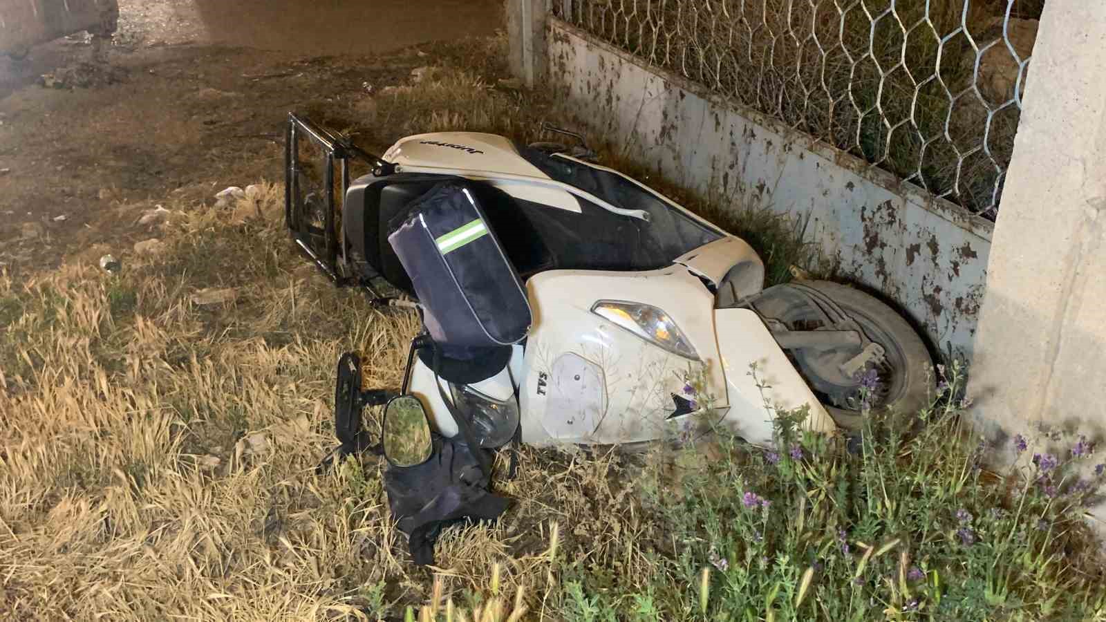 Karaman’da otomobille çarpışan motosikletli kurye yaralandı