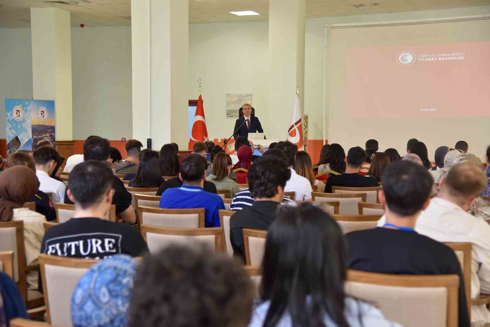 ‘İhracat Akademisi’ semineri, genç girişimcilere yol gösterdi
