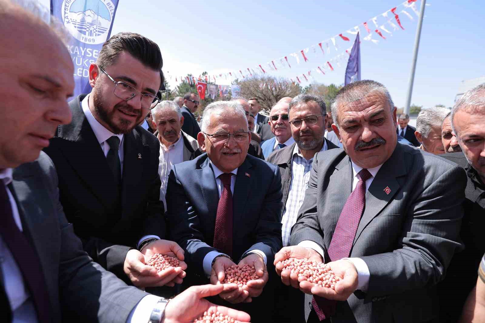 Başkan Büyükkılıç’tan Dünya Çiftçiler Günü’nde 1 milyar TL’lik güçlü mesaj