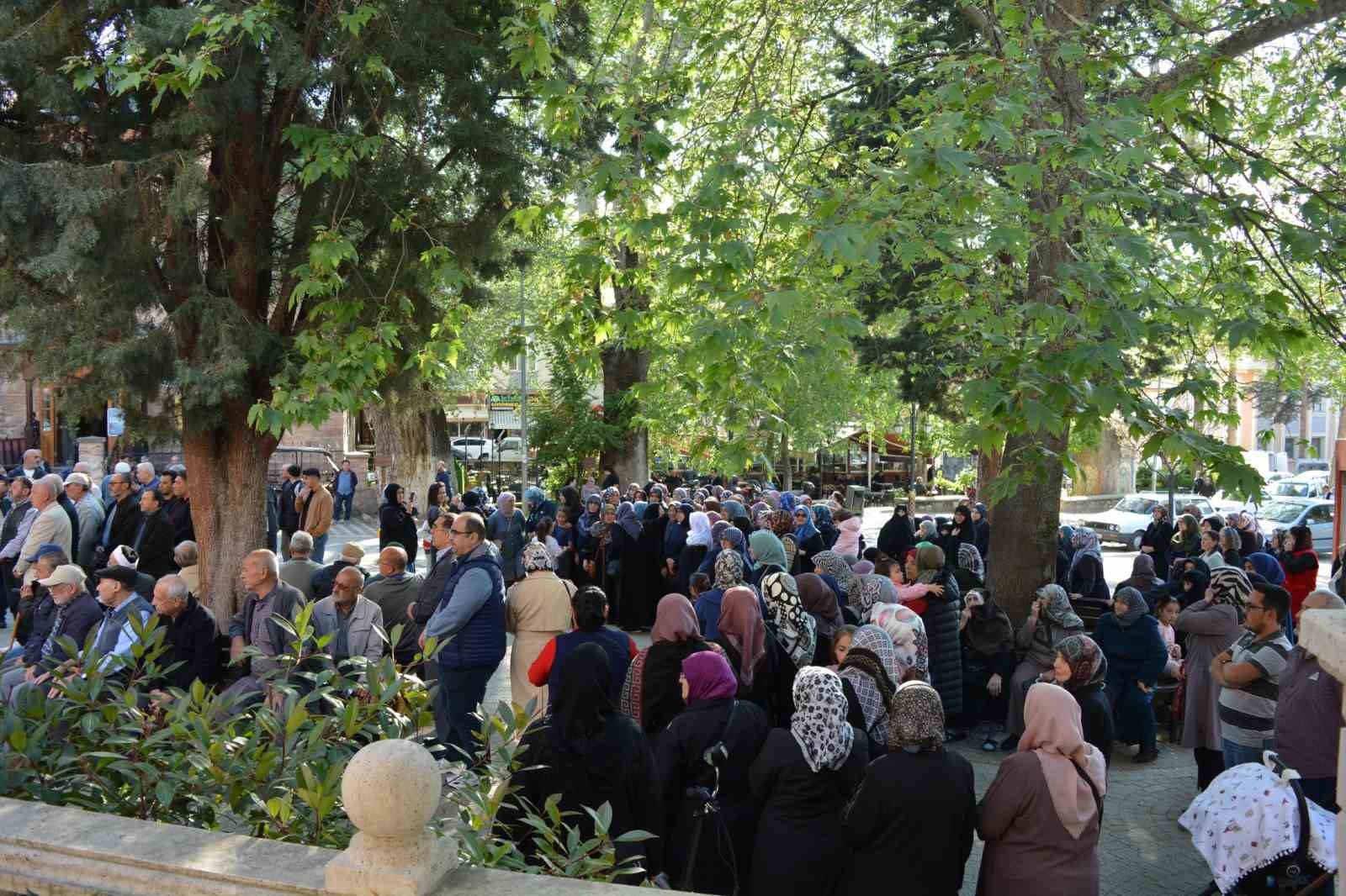Hacı adayları dualarla kutsal topraklara uğurlandı