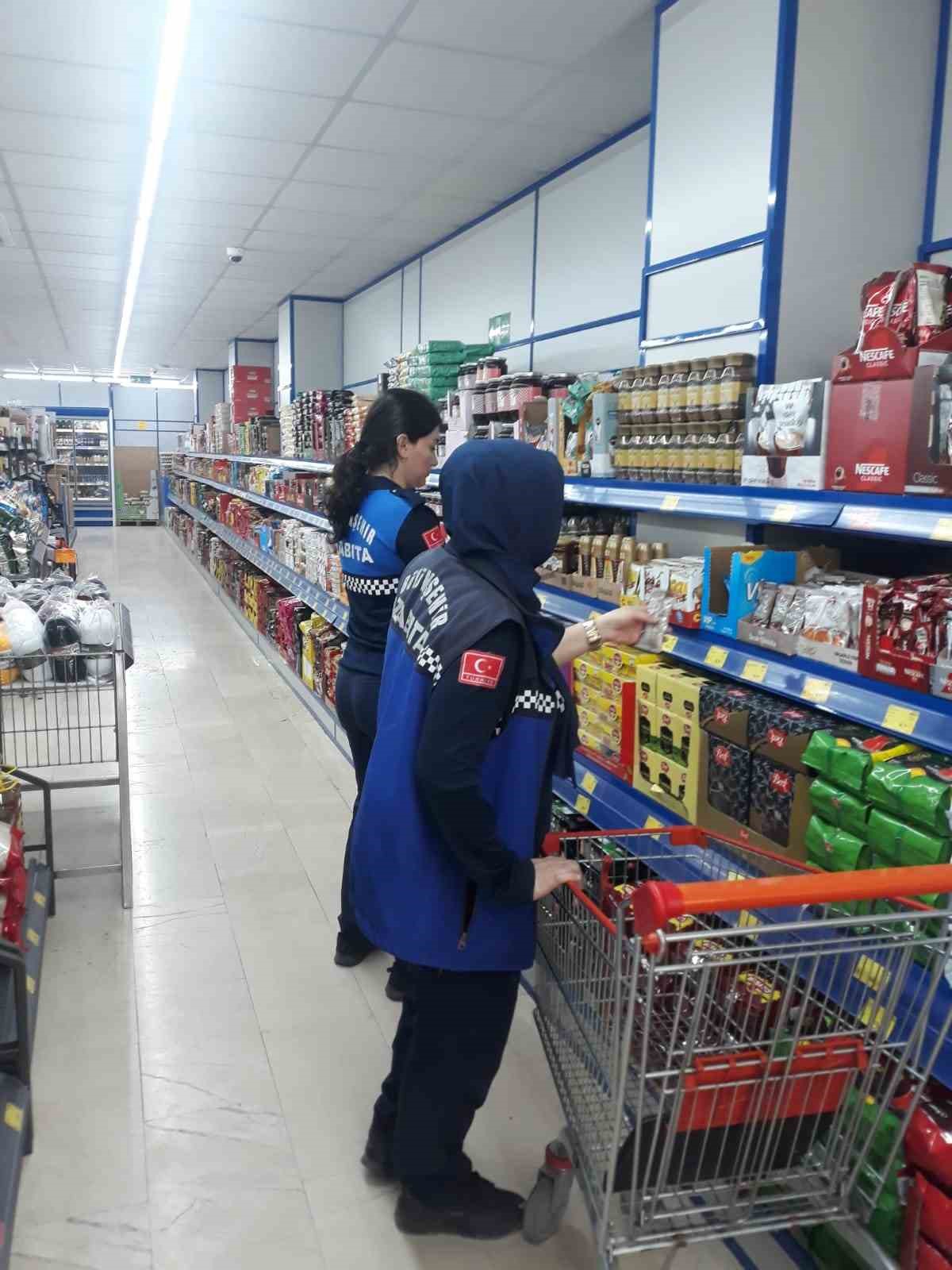 Büyükşehir zabıtasından market denetimi
