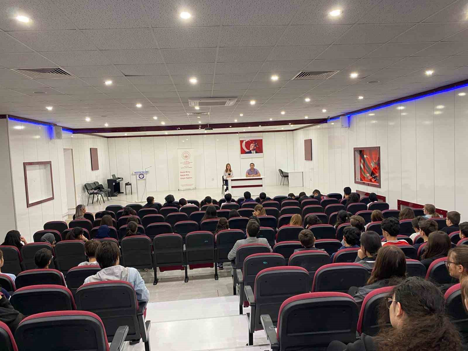 Fen lisesi öğrencilerine "Aile İçi İletişim" söyleşisi düzenlendi
