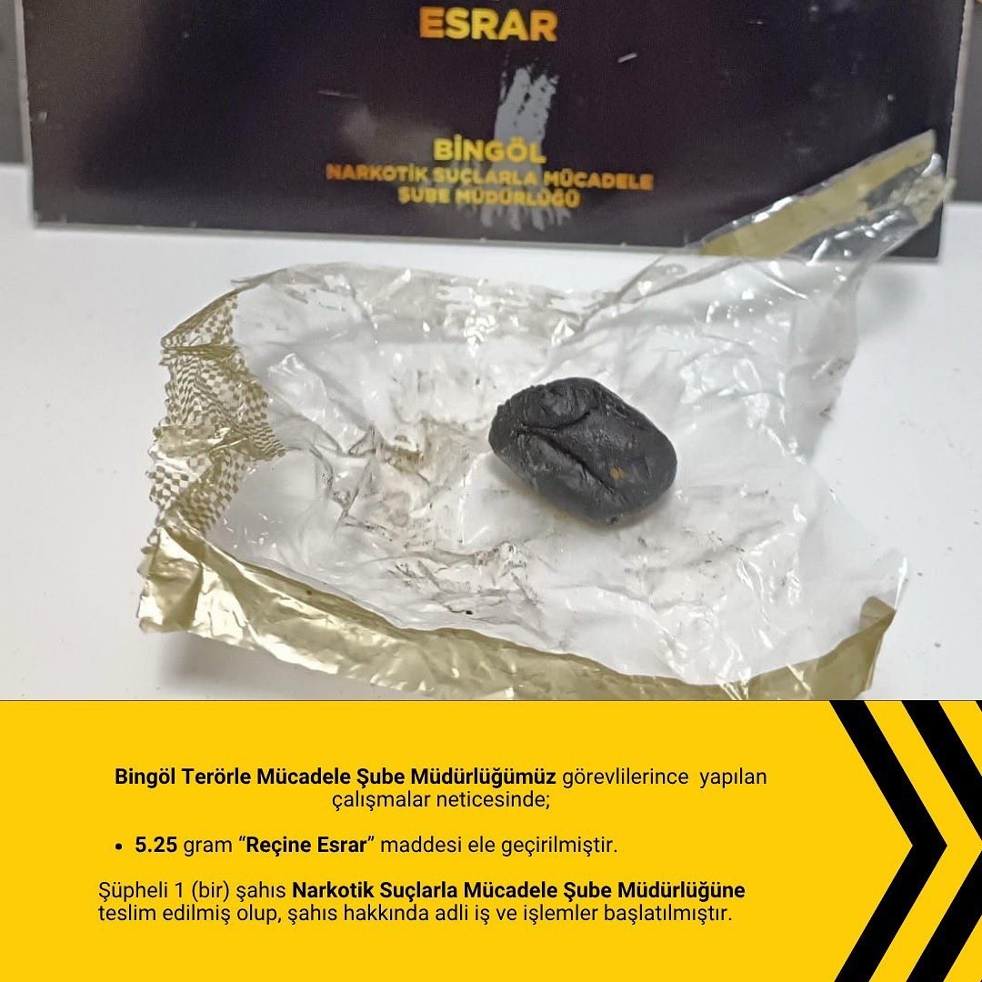 Bing&ouml;l&rsquo;de ruhsatsız tabanca ve esrar ele ge&ccedil;irildi
