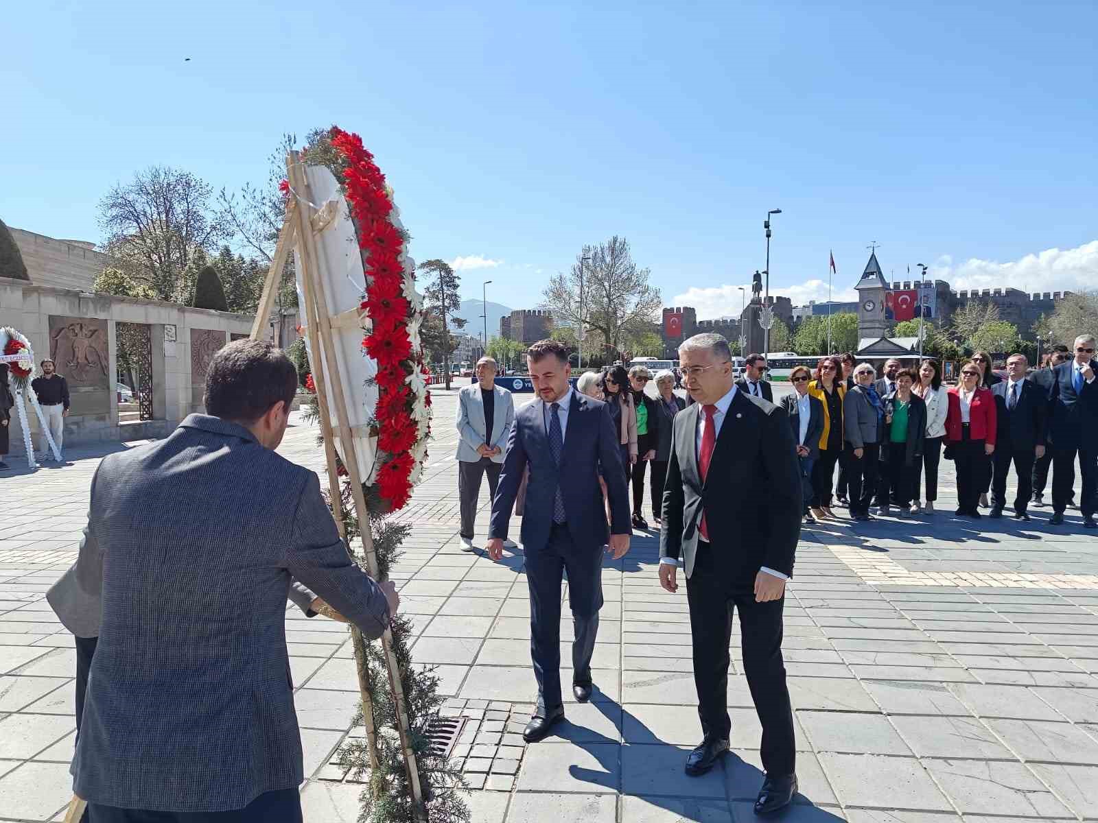Başkan Akın: "Hastalarımızın ilaca en kolay, doğru ve en g&uuml;venilir şekilde ulaşabilmesi i&ccedil;in 186 yıldır kararlılıkla &ccedil;alışıyoruz"
