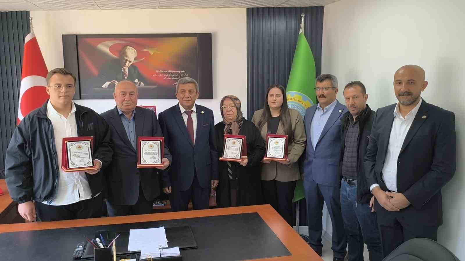 Dünya Çiftçiler Günü’nde genç ve yaşlı çiftçiler ödül aldı