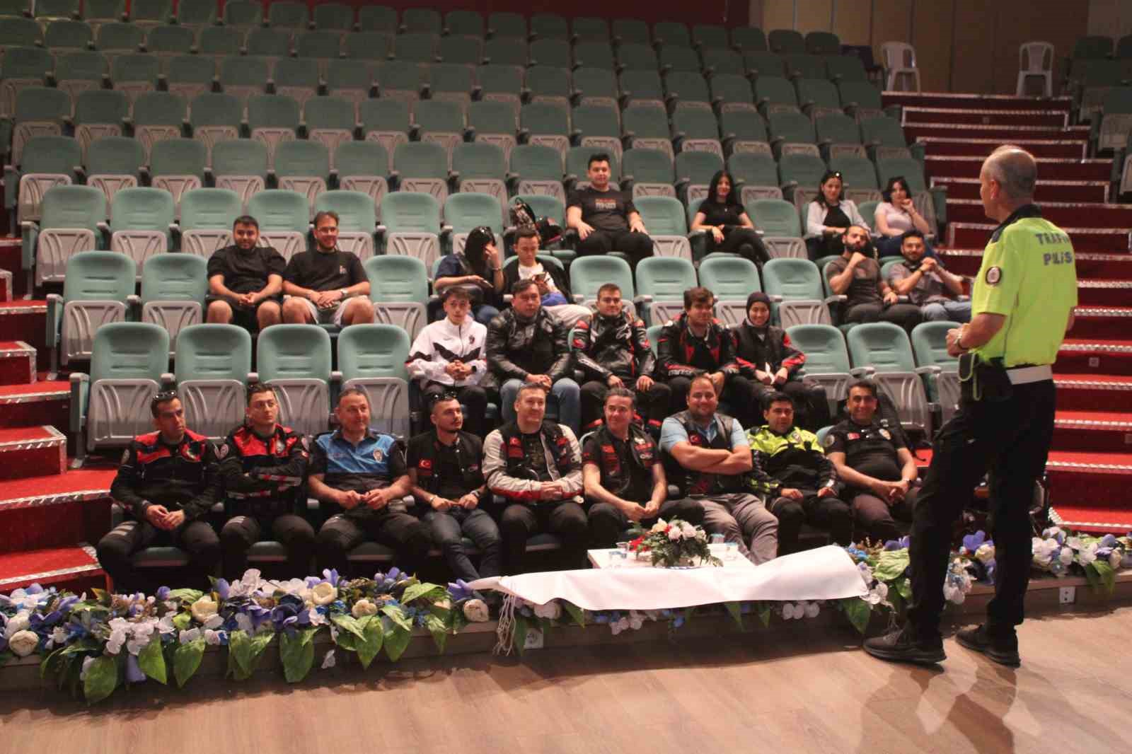 Aydın’da trafik ekiplerinden genç sürücülere ders