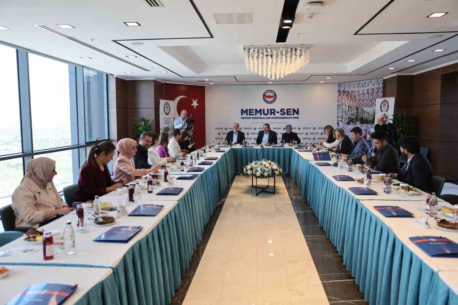 Memur-Sen Genel Başkanı Yalçın: "Memurlar için vergi yüzde 15 olarak sabitlenmeli, 3 çocuk olduğunda 10 puan aşağı çekilmeli"