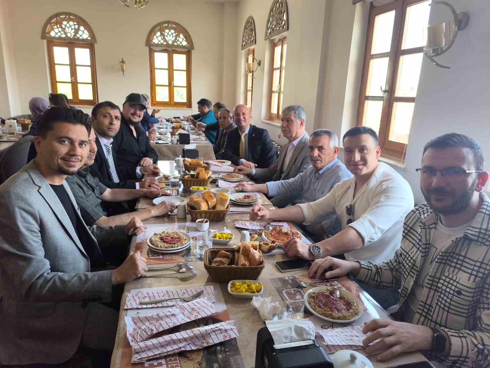 Damak çatlatan lezzeti ile ün salan Afyon keşkeğine ilgi artıyor
