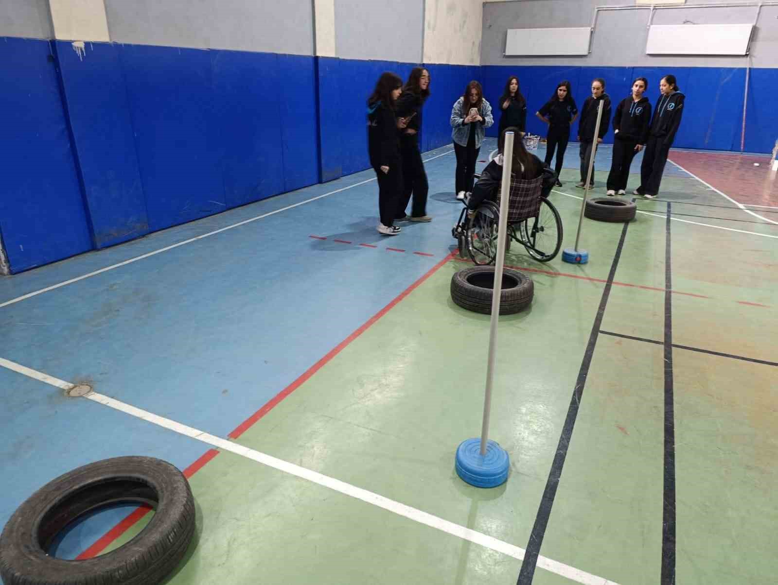 Engellileri daha iyi anlamak için okulda "Empati Parkuru" kuruldu