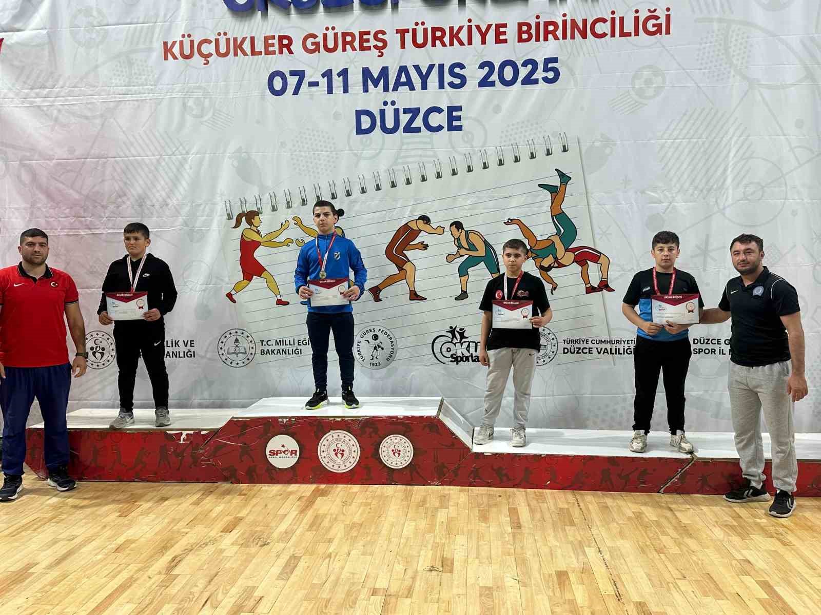 Kartepeli güreşçi Türkiye şampiyonu oldu