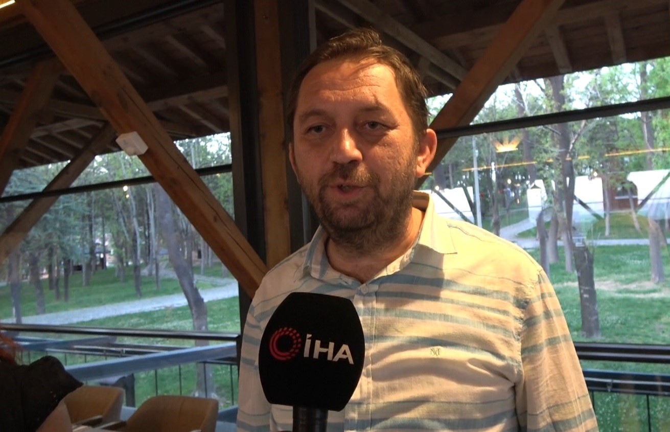 İspanyol öğrenciler huzurevinde staj yapıyor