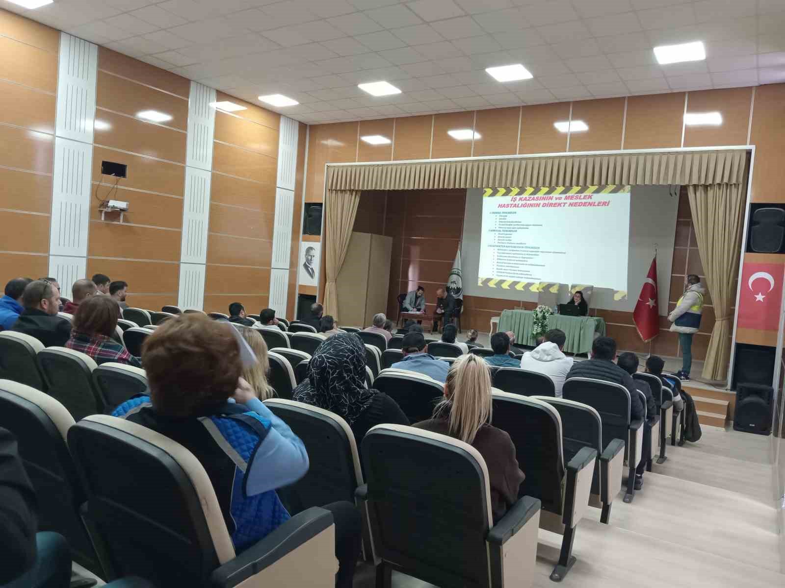 Belediye personeline iş sağlığı ve güvenliği eğitimi verildi