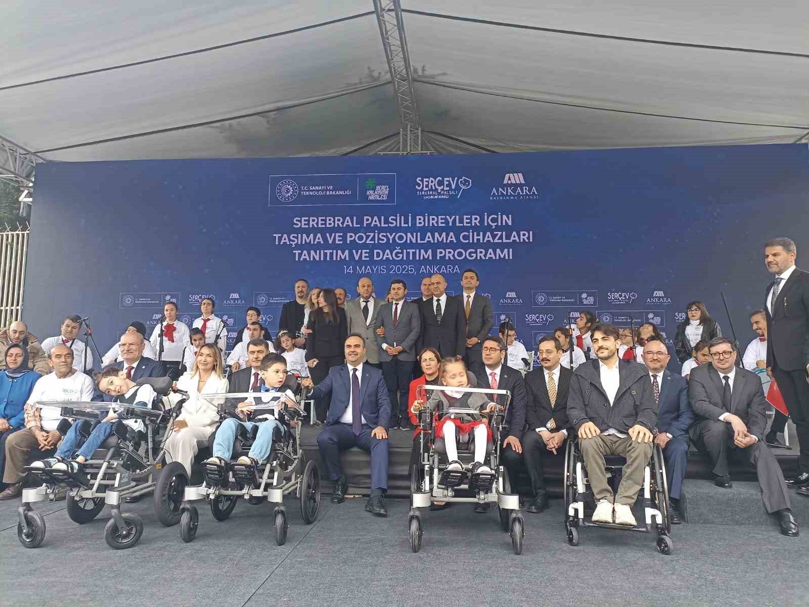 Bakan Kacır: "Ortopedik cihaz üretimine yönelik 643 milyon liralık yatırımı harekete geçirdik"
