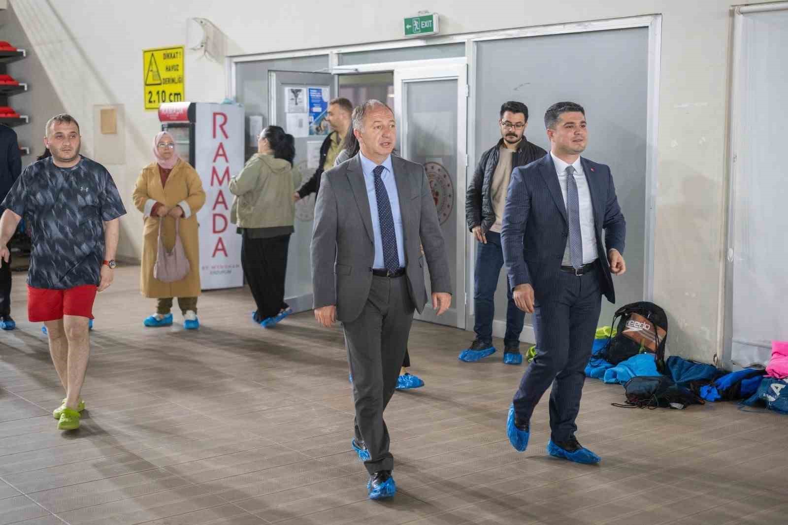 Çakmur’dan genç kulaçlara en tatlı moral