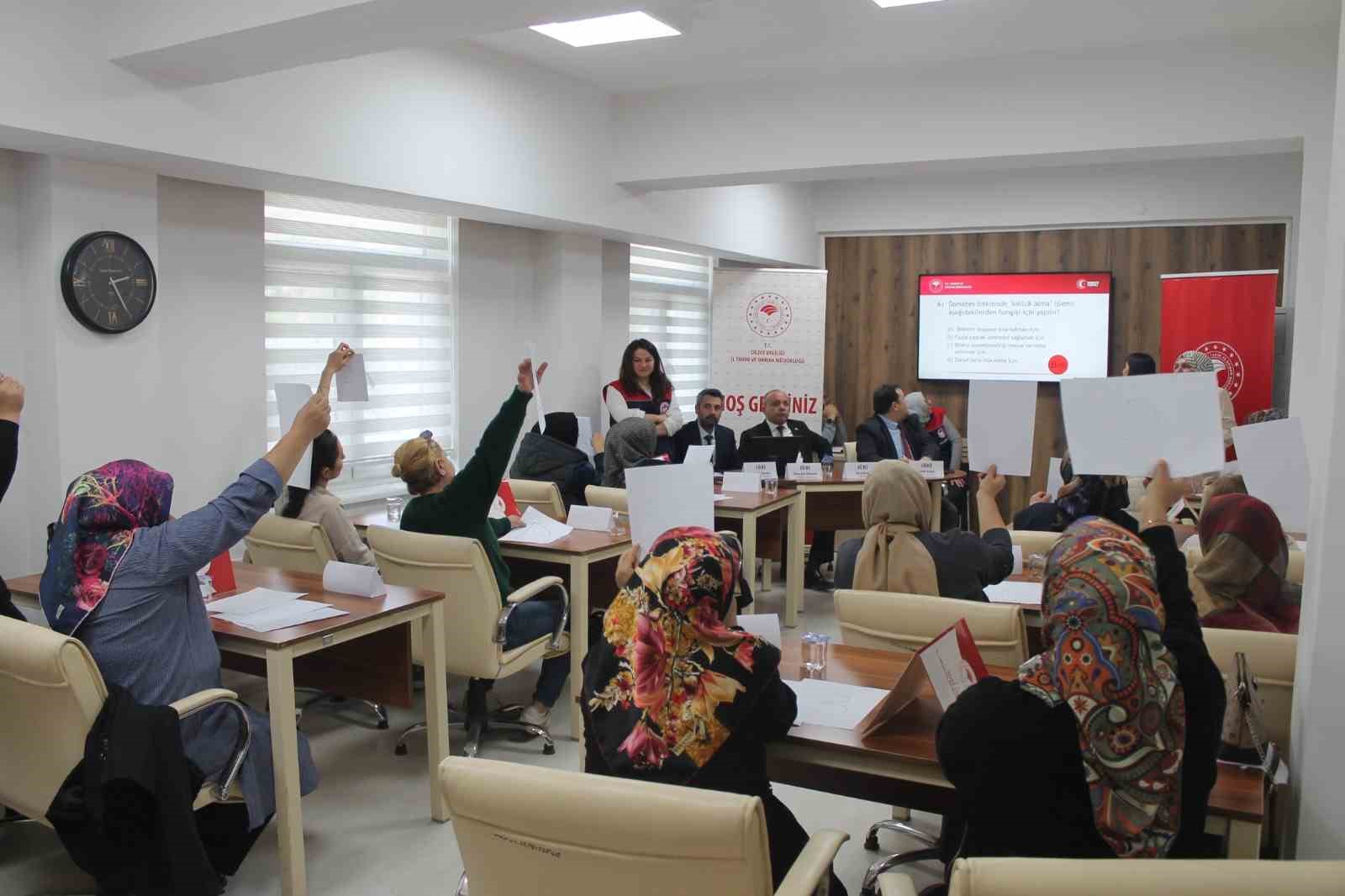 Kadın çiftçiler bilgileriyle yarıştı