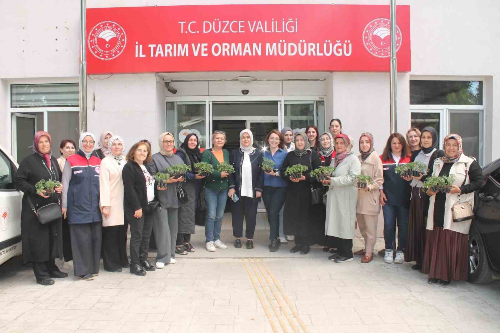 Kadın çiftçiler bilgileriyle yarıştı