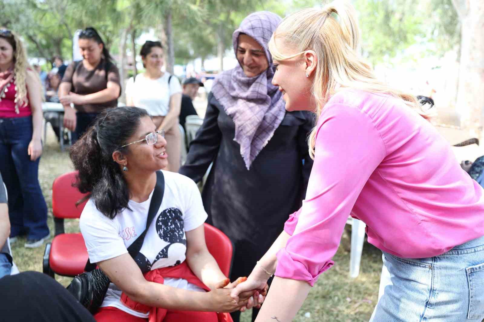 Merkezefendi Belediyesi özel bireyler için İzmir gezisi düzenledi
