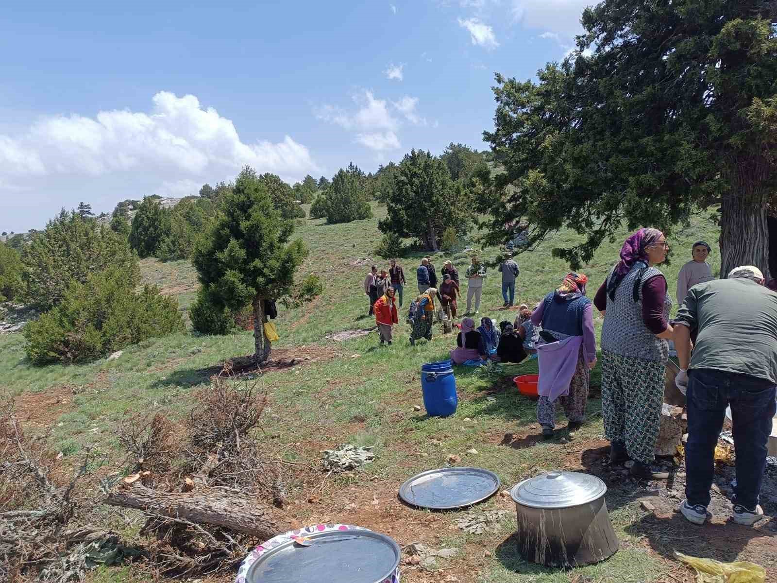 Kurban kesip yağmur için dua ettiler
