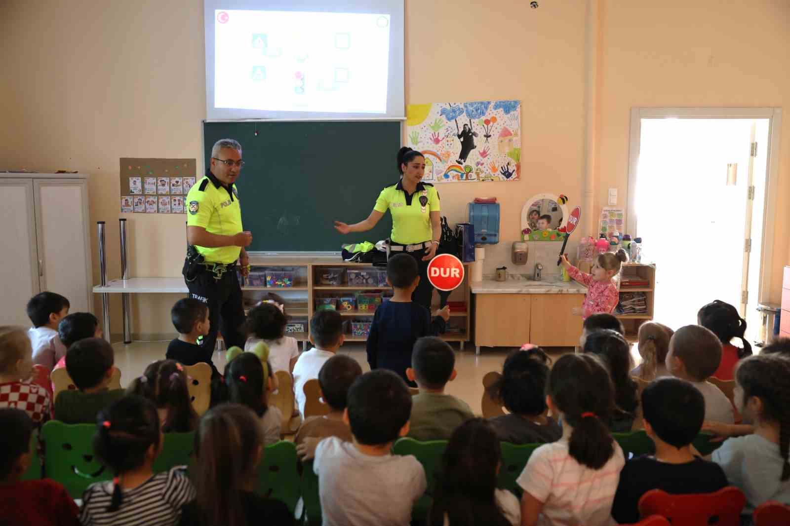 Es &Ccedil;ocuk Evi&rsquo;nin minikleri trafik dedektifi oldu
