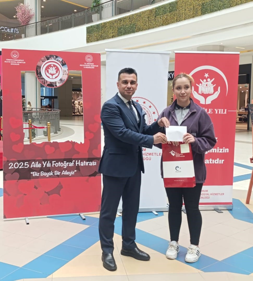 Aile yılı temalı resim sergisi sanatseverlerle buluştu
