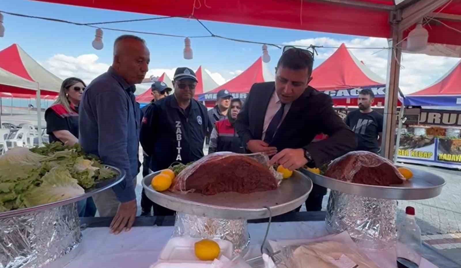 Tezgâhta sinekli et, bozuk ürün tespit edildi Eğirdir’de Yöresel Pazar mühürlendi