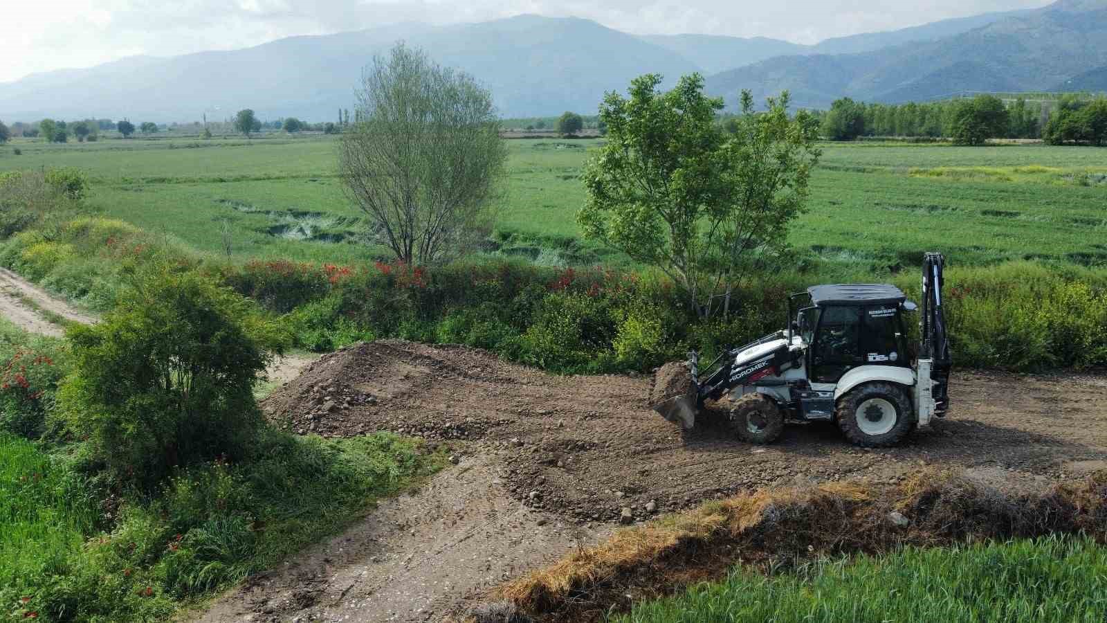 Bozdoğan Belediyesi’nden arazi yollarında yoğun mesai