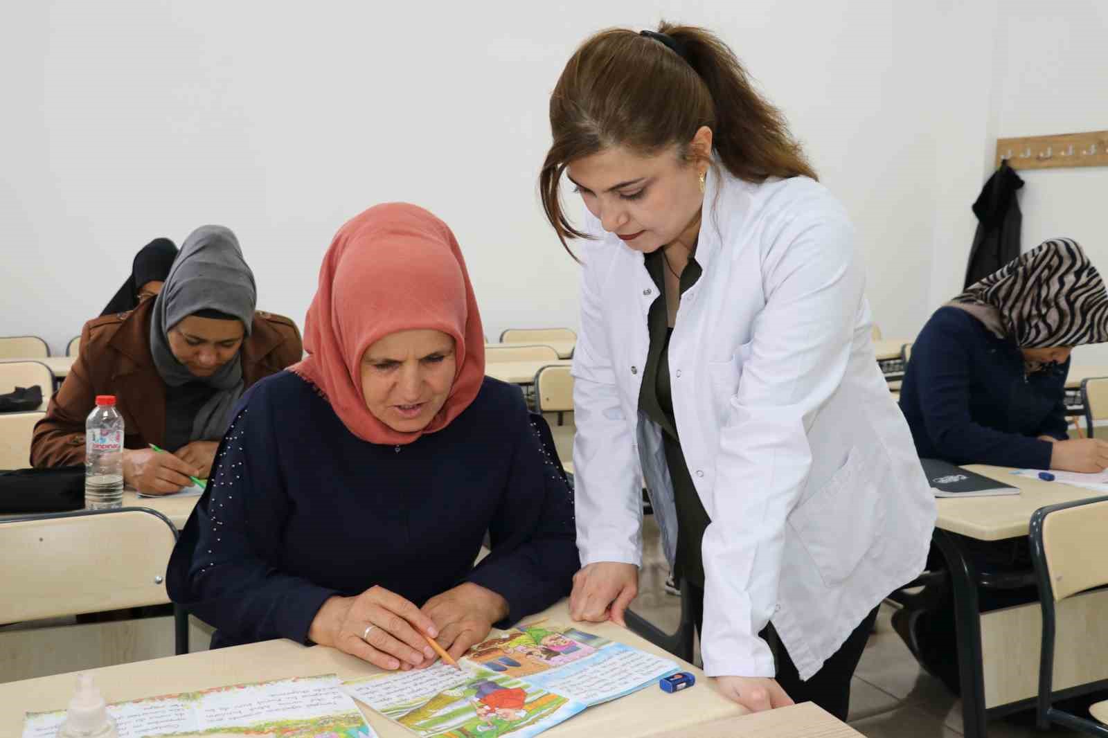 Okuma yazma kursları ile geleceğe güvenle bakıyorlar